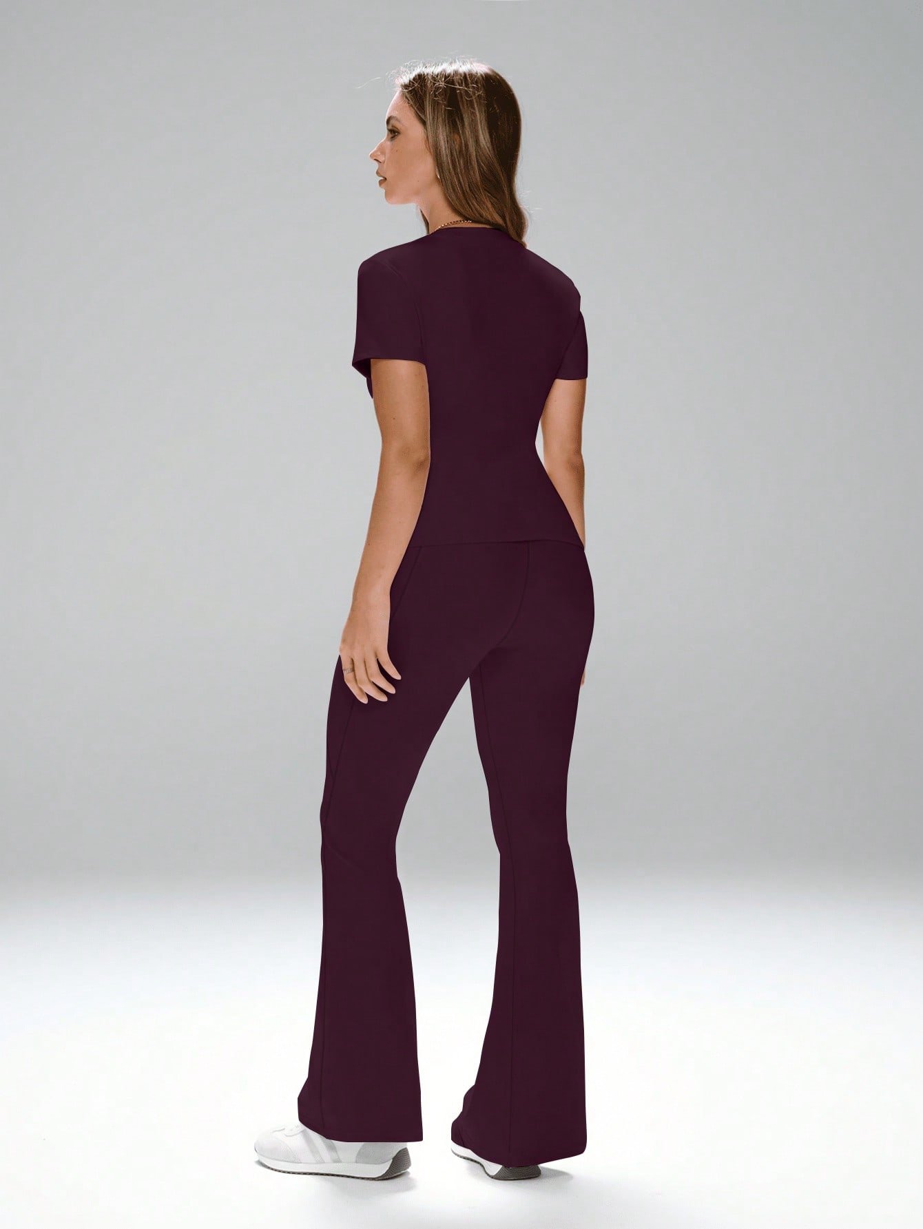 🛒FWH Conjunto de Duas Peças para Uso Diário para Mulheres: Estilo Básico, Design Versátil e Conservador Adequado para Uso Externo, Escritório, Fitness e Yoga. Apresenta um Estilo Doce e Elegante, Ajuste Slim com Tecido Elástico que Contrai a Cintura. Top de Gola Redonda e Manga Curta Combinada com Calça Esportiva de Cintura Alta e Controle da Barriga para Efeito de Alongamento das Pernas. Verão 100+ vendido - Imagem 2