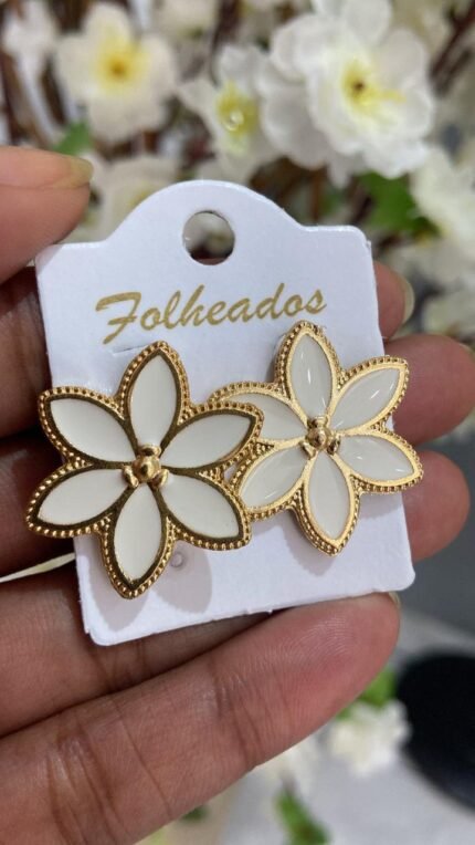 BRINCO FOLHEADO COM APLICAÇÃO EM RESINA