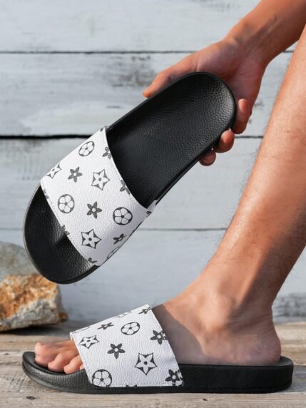 🛒2026 Novo Chinelo Masculino Retrô Floral de Luxo, Sola Macia e Grossa, Confortável, Versátil para Uso Interno/Externo na Primavera/Verão, Uso Diário e Férias na Praia