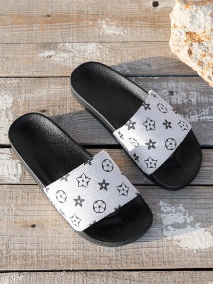 🛒2026 Novo Chinelo Masculino Retrô Floral de Luxo, Sola Macia e Grossa, Confortável, Versátil para Uso Interno/Externo na Primavera/Verão, Uso Diário e Férias na Praia